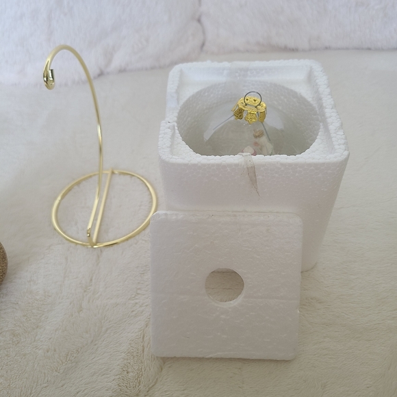 Vintage Three Kings Ornament and Stand - Picture 3 of 6